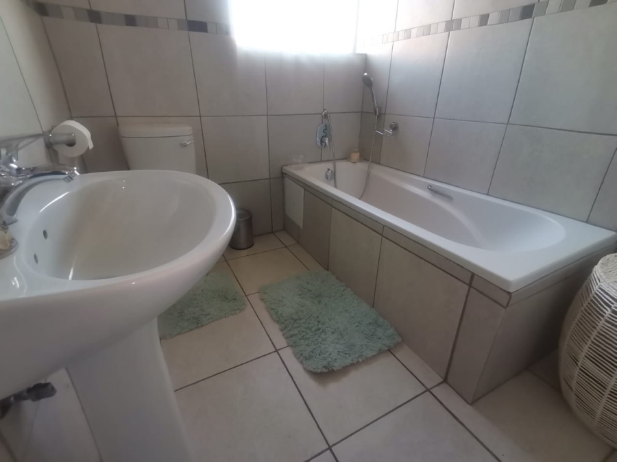 To Let 3 Bedroom Property for Rent in Waterkloof North West